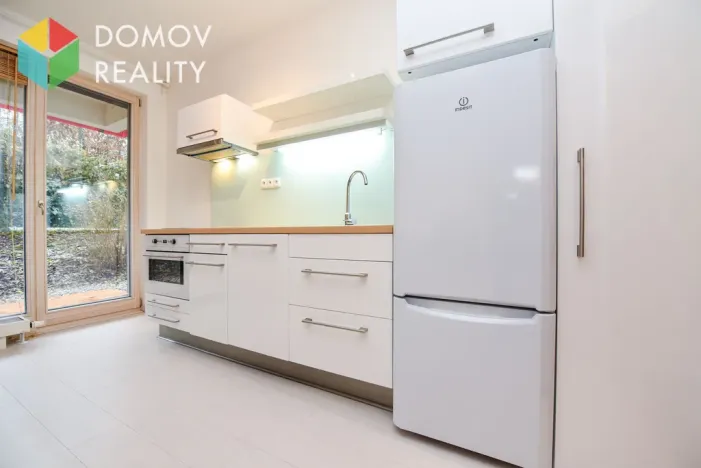 Pronájem bytu 1+kk, Praha, Dolnocholupická, 37 m2