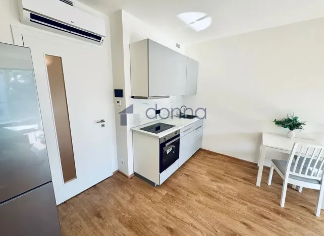Pronájem bytu 1+kk, Praha, Tetauerova, 33 m2
