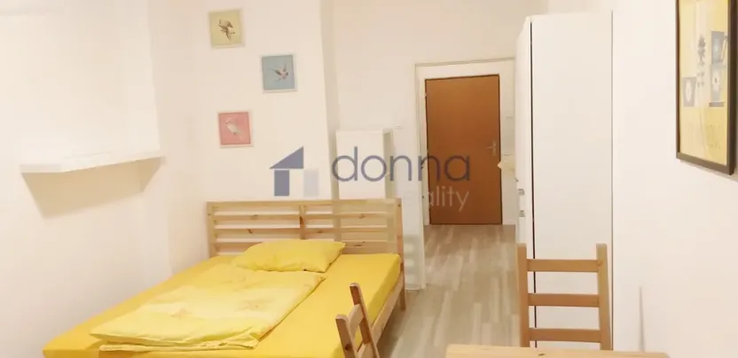 Pronájem bytu 1+kk, Praha, Sokolovská, 30 m2