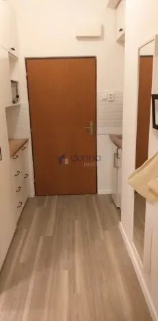 Pronájem bytu 1+kk, Praha, Sokolovská, 30 m2
