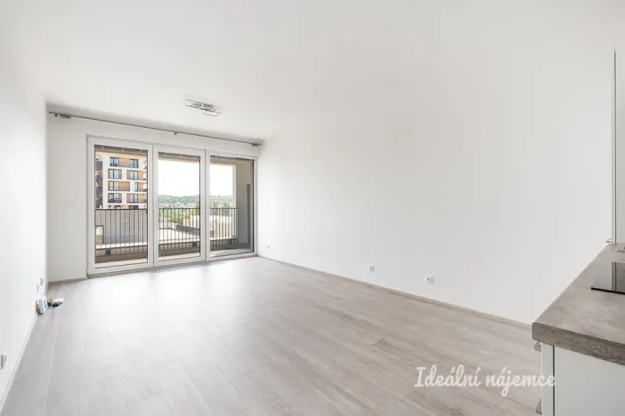 Pronájem bytu 1+kk, Praha - Hloubětín, Domalípova, 32 m2