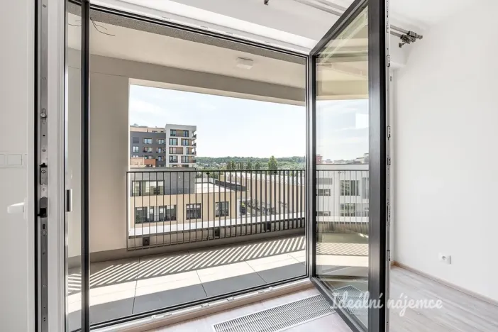 Pronájem bytu 1+kk, Praha - Hloubětín, Domalípova, 32 m2