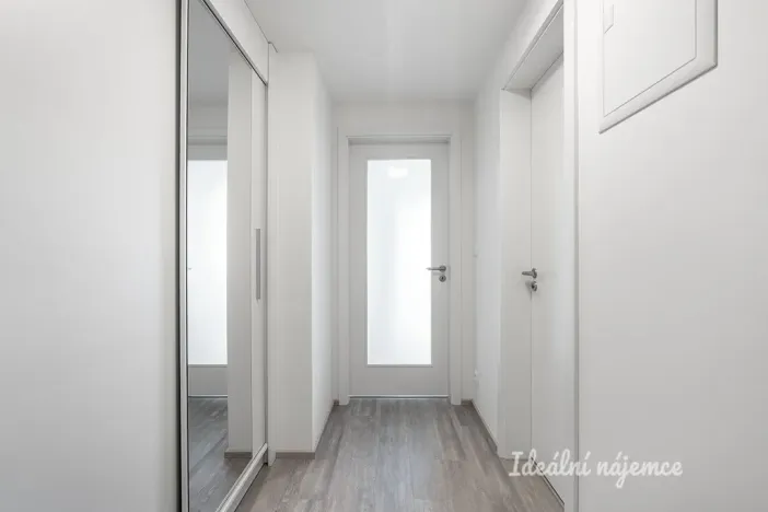Pronájem bytu 1+kk, Praha - Hloubětín, Domalípova, 32 m2