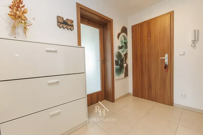 Prodej bytu 2+kk, Buštěhrad, Ořešín, 52 m2