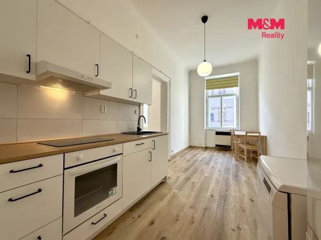 Pronájem bytu 1+1, Praha - Smíchov, Vltavská, 40 m2