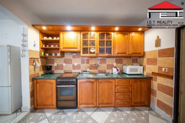 Prodej činžovního domu, Rynholec, nám. 1. máje, 561 m2