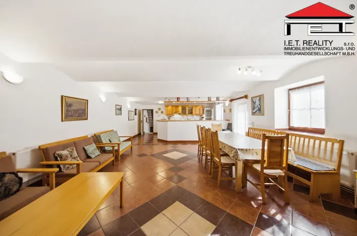 Prodej činžovního domu, Rynholec, nám. 1. máje, 561 m2