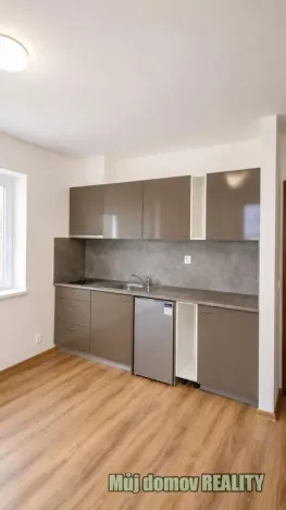 Pronájem bytu 2+kk, Praha - Hloubětín, 39 m2