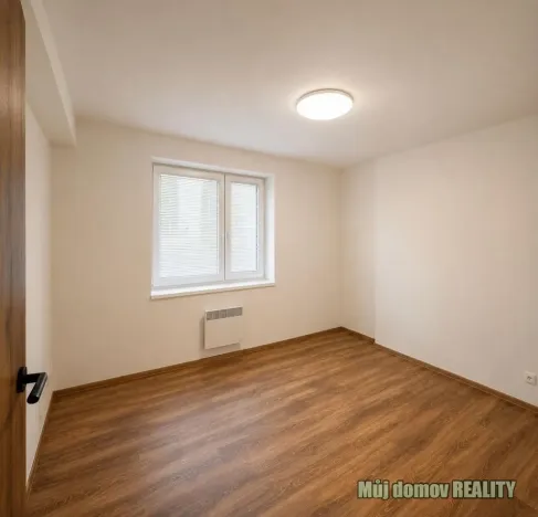 Pronájem bytu 2+kk, Praha - Hloubětín, 39 m2