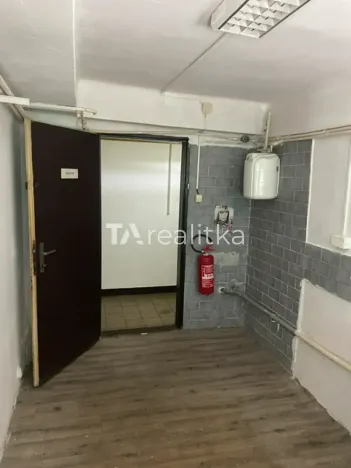Pronájem obchodního prostoru, Karviná, Božkova, 8 m2