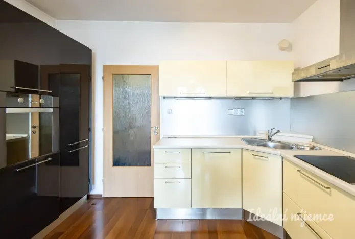 Pronájem bytu 2+kk, Praha - Kbely, Pod Nouzovem, 57 m2