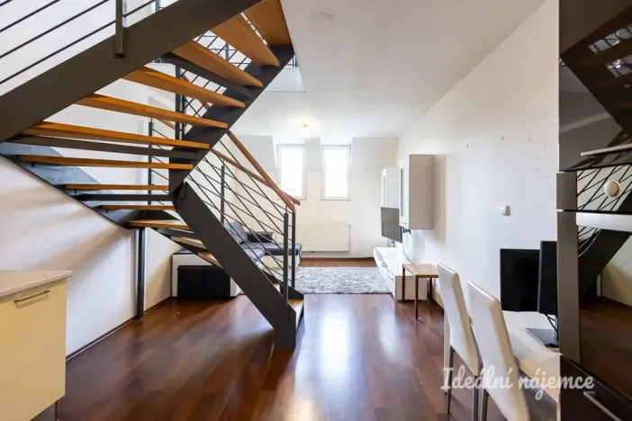 Pronájem bytu 2+kk, Praha - Kbely, Pod Nouzovem, 57 m2