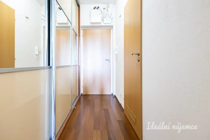 Pronájem bytu 2+kk, Praha - Kbely, Pod Nouzovem, 57 m2