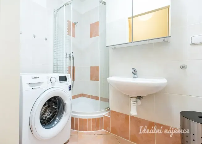 Pronájem bytu 2+kk, Praha - Kbely, Pod Nouzovem, 57 m2