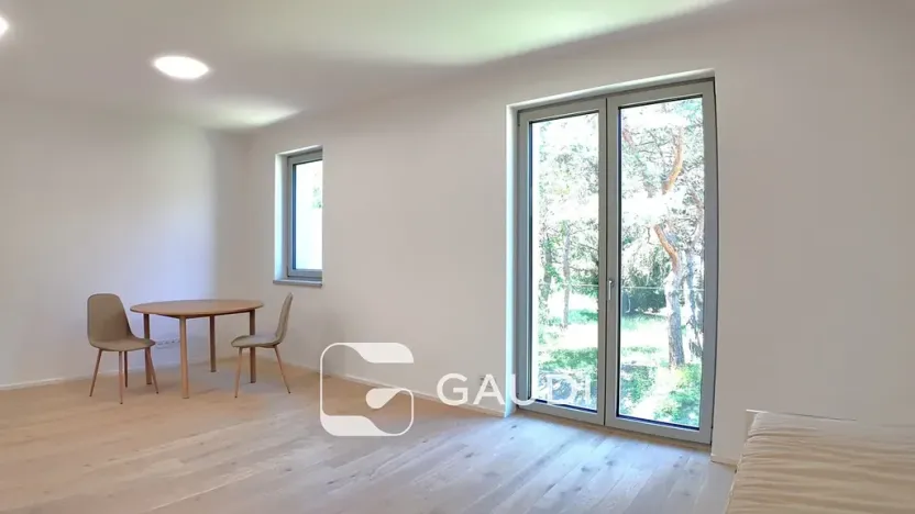Pronájem bytu 1+kk, Praha - Hrdlořezy, Mezitraťová, 37 m2