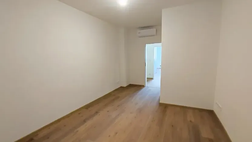 Prodej obchodního prostoru, Praha, Bělohorská, 86 m2