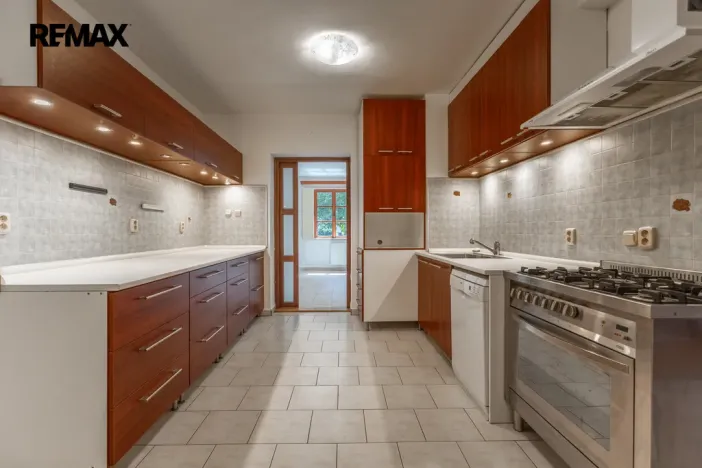Prodej rodinného domu, Čečelice, Dlážděná, 450 m2