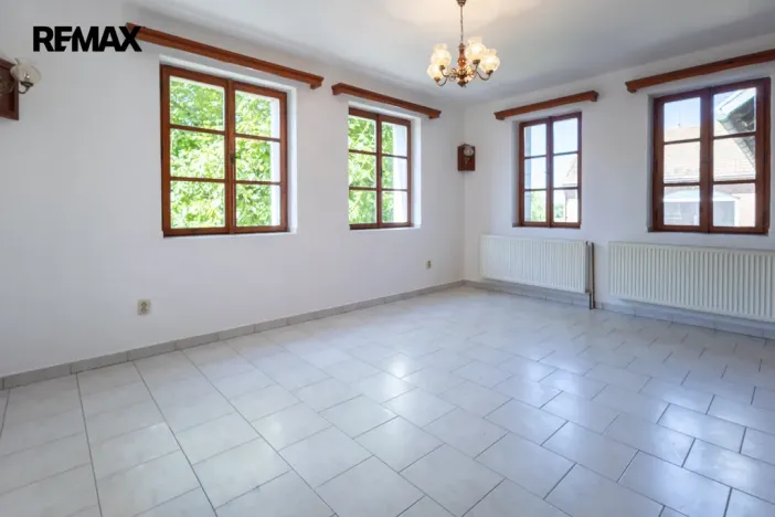 Prodej rodinného domu, Čečelice, Dlážděná, 450 m2