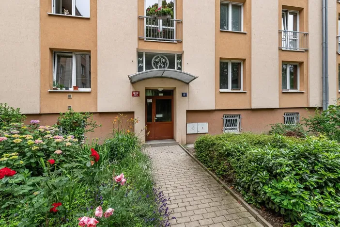 Pronájem bytu 2+kk, Praha - Vršovice, Jakutská, 41 m2