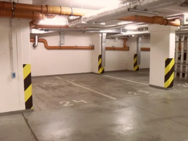 Pronájem garážového stání, Praha - Košíře, Plzeňská, 14 m2