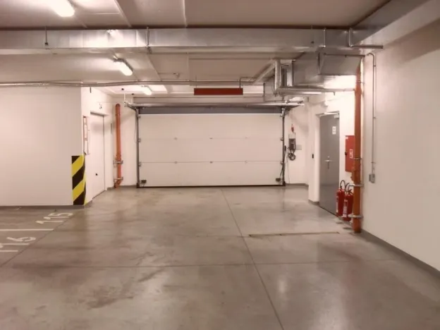 Pronájem garážového stání, Praha - Košíře, Plzeňská, 14 m2