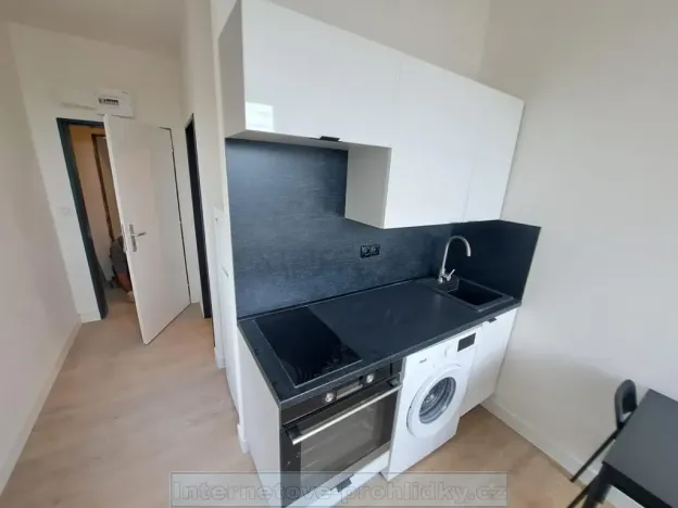 Pronájem bytu 1+kk, Praha - Vysočany, 32 m2