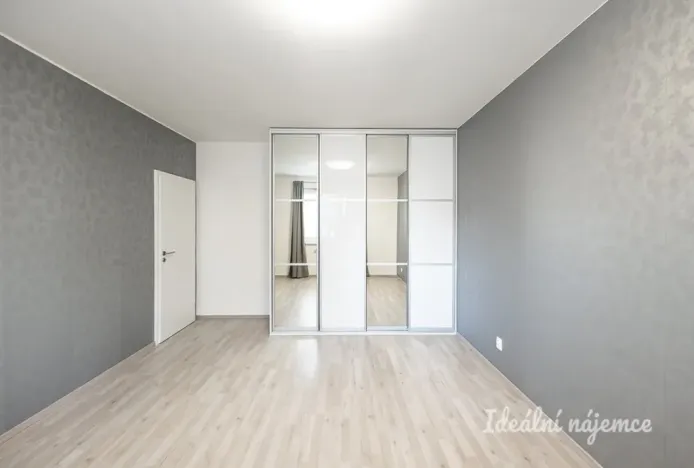 Pronájem bytu 2+kk, Praha - Vysočany, Strnadových, 50 m2