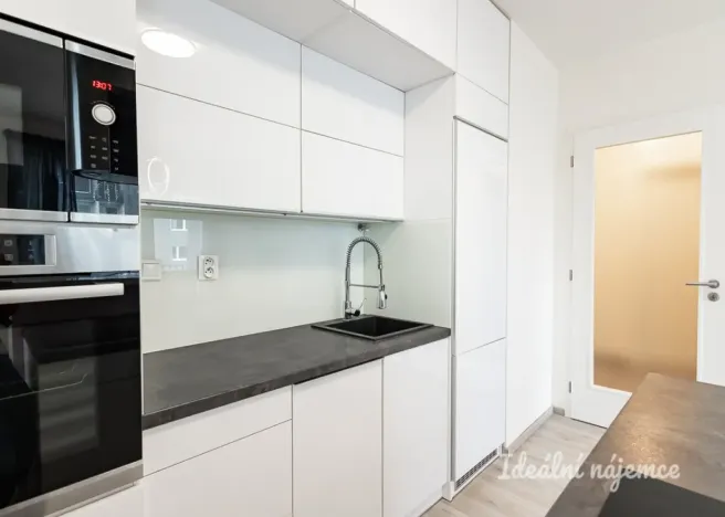 Pronájem bytu 2+kk, Praha - Vysočany, Strnadových, 50 m2