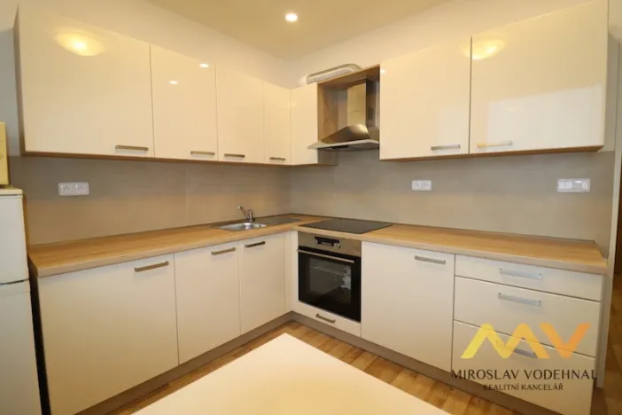Pronájem bytu 2+kk, Hradec Králové - Nový Hradec Králové, třída Edvarda Beneše, 42 m2