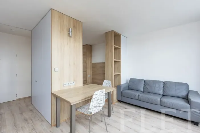 Pronájem bytu 1+kk, Praha - Záběhlice, Topolová, 31 m2