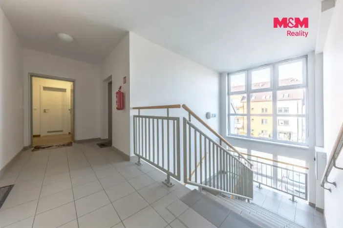 Pronájem bytu 1+kk, Praha, Švihovská, 37 m2