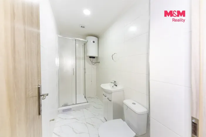 Pronájem bytu 2+kk, Velim, třída Krále Jiřího, 37 m2
