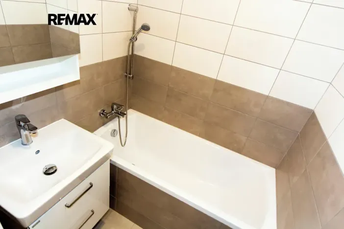 Pronájem bytu 2+kk, Praha - Záběhlice, Hrusická, 47 m2
