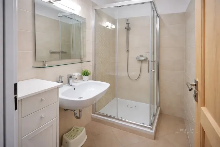 Prodej činžovního domu, Ostružná - Ramzová, 73 m2
