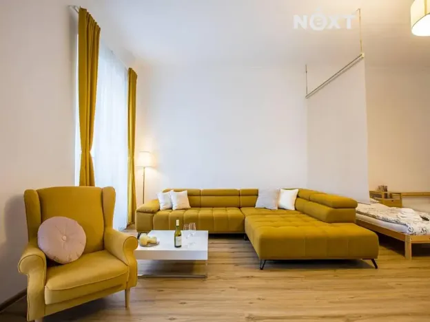 Pronájem bytu 2+1, Jindřichův Hradec, nám. Míru, 100 m2