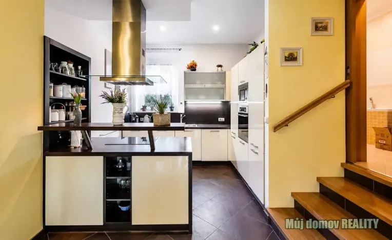 Pronájem vícegeneračního domu, Praha - Písnice, Putimská, 13000 m2