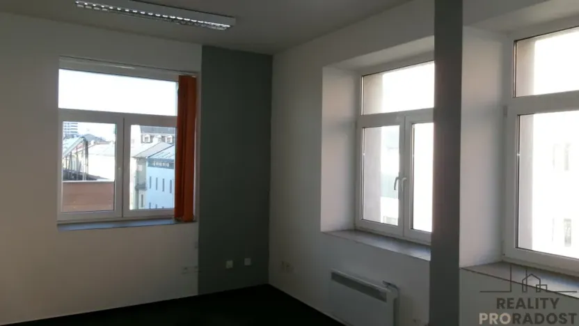 Pronájem kanceláře, Brno - Zábrdovice, 630 m2