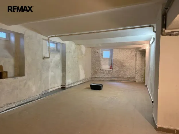Prodej obchodního prostoru, Karlovy Vary, Moravská, 71 m2
