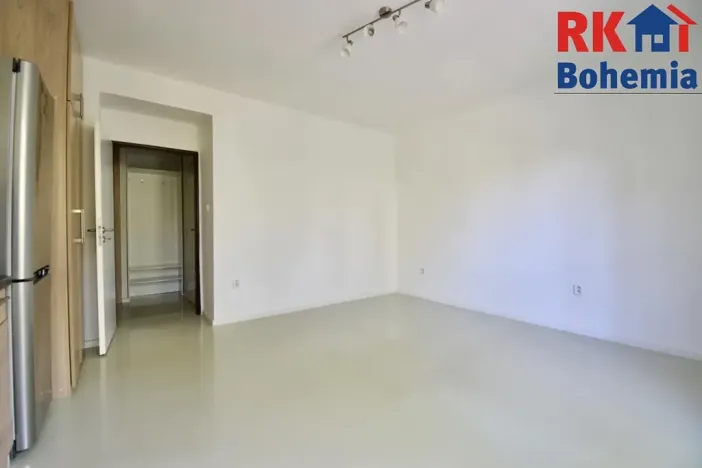 Pronájem bytu 1+kk, Praha - Vršovice, Jakutská, 28 m2