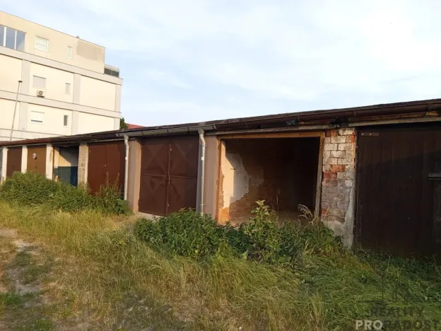 Prodej garáže, Praha, Novobohdalecká, 18 m2