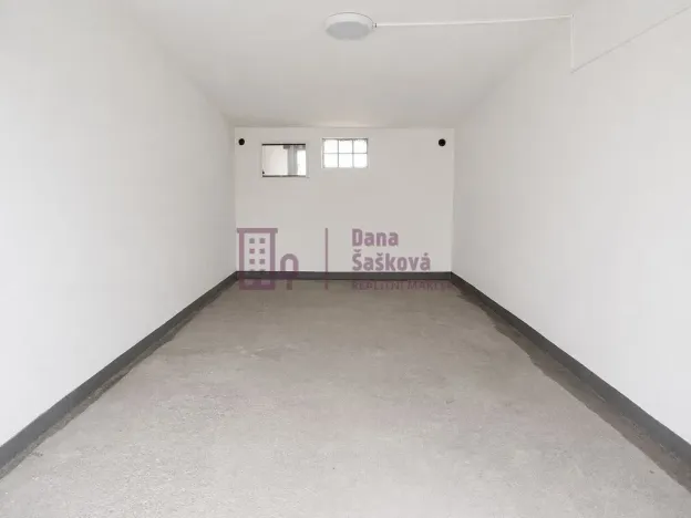 Pronájem garáže, Jindřichův Hradec - Jindřichův Hradec II, Jarošovská, 20 m2