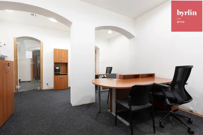 Pronájem obchodního prostoru, Opava, Dolní náměstí, 27 m2