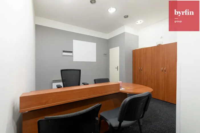 Pronájem obchodního prostoru, Opava, Dolní náměstí, 27 m2