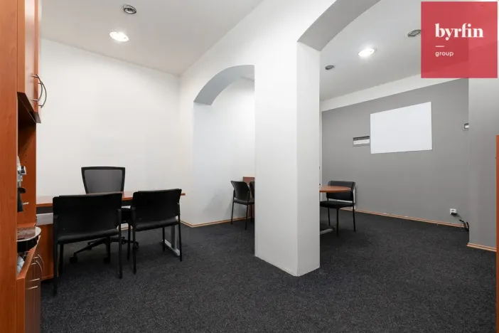 Pronájem obchodního prostoru, Opava, Dolní náměstí, 27 m2