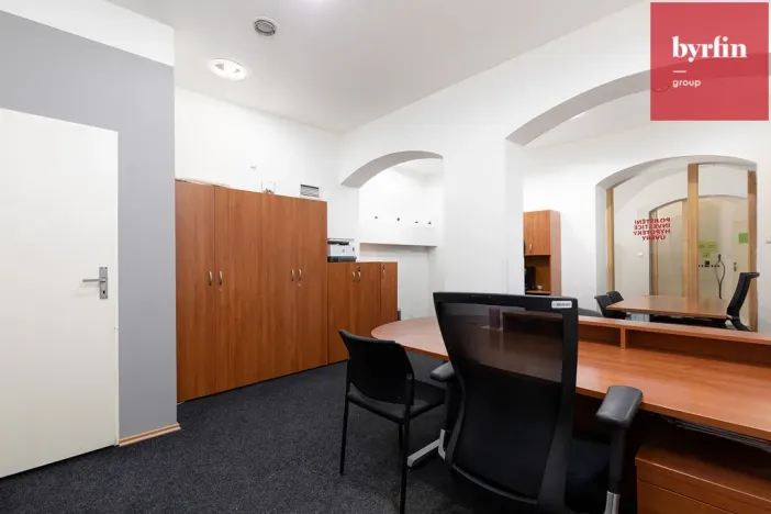 Pronájem obchodního prostoru, Opava, Dolní náměstí, 27 m2