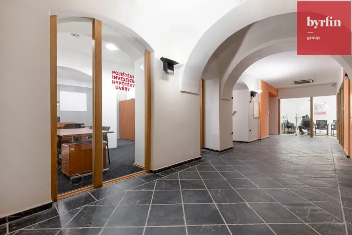 Pronájem obchodního prostoru, Opava, Dolní náměstí, 27 m2