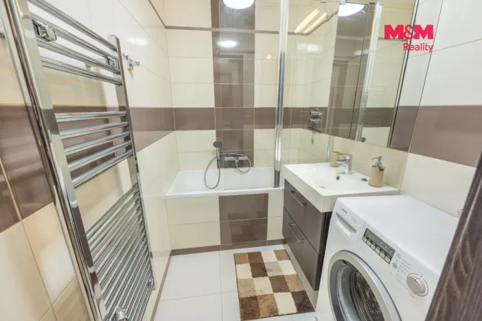 Prodej bytu 2+kk, Praha - Kobylisy, Rajmonova, 44 m2