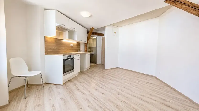 Pronájem bytu 1+kk, Brno, Kounicova, 26 m2