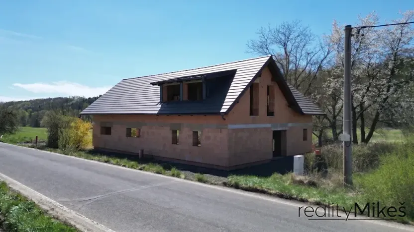 Prodej rodinného domu, Rovensko pod Troskami, 252 m2
