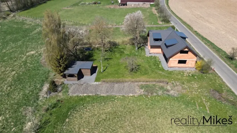 Prodej rodinného domu, Rovensko pod Troskami, 252 m2